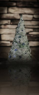 .en tuğla zemin üzerine yaratıcı Noel ağacı