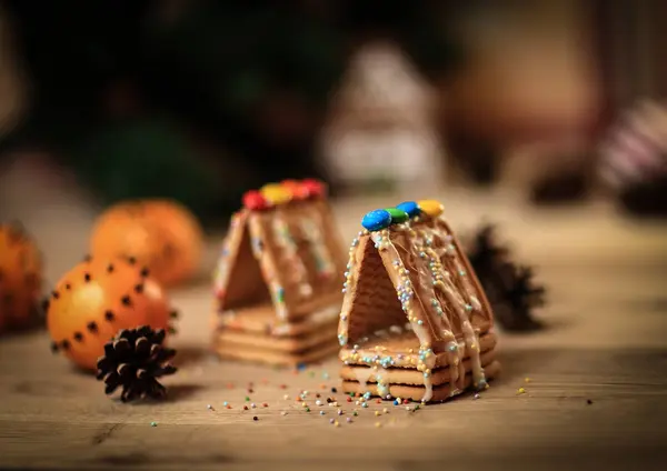 Kerstkeuken. achtergrond afbeelding cookies en sinaasappels op de — Stockfoto