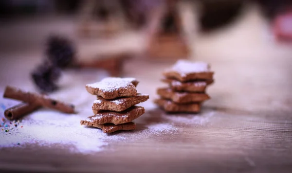 Kerstkeuken. achtergrond afbeelding zelfgemaakte cookies op houten — Stockfoto
