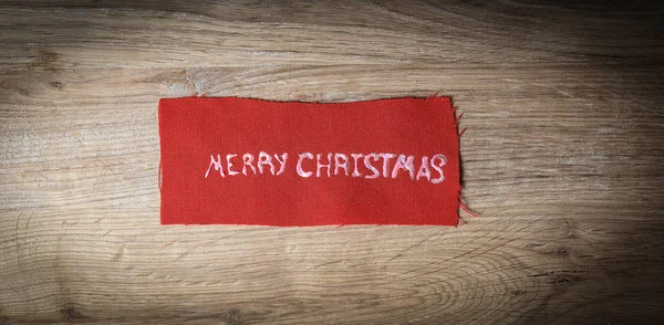 Weihnachtlicher Hintergrund. die Inschrift Frohe Weihnachten auf hölzernen — Stockfoto