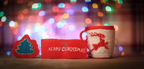 Χριστουγεννιάτικη κούπα επιγραφή καλά Χριστούγεννα με μια εορταστική θολή β — Φωτογραφία Αρχείου