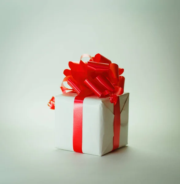 White gift box with red ribbon .isolated on white — Stock Photo, Image