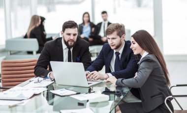 mali kayıtlar ile laptop tasarım emin iş grubunda