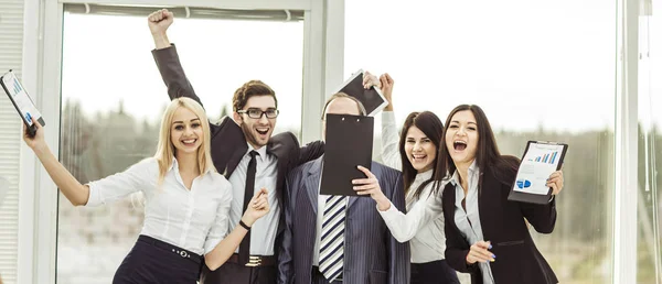 Boss and happy business team rejoice after signing a lucrative financial contract — Stock Photo, Image