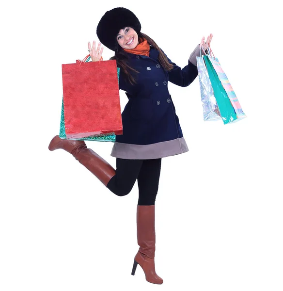 Jeune femme en vêtements d'hiver avec des sacs à provisions — Photo
