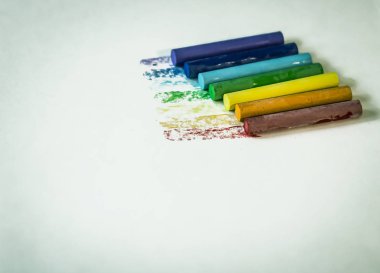 ulticolored boya kalemi drawing.isolated beyaz bir arka plan üzerinde için