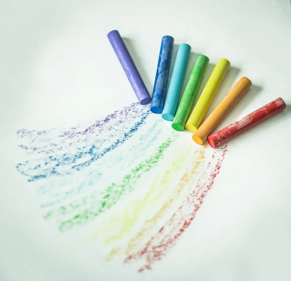 Crayones para dibujar. el concepto de creatividad infantil . —  Fotos de Stock