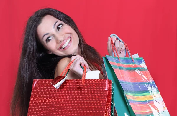 Piękna kobieta z torby na zakupy świąteczne zakupy. — Zdjęcie stockowe