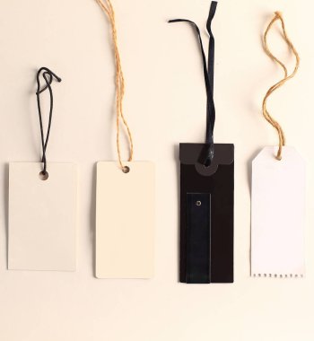 Dekoratif bir karton etiketlerinden topluluğu