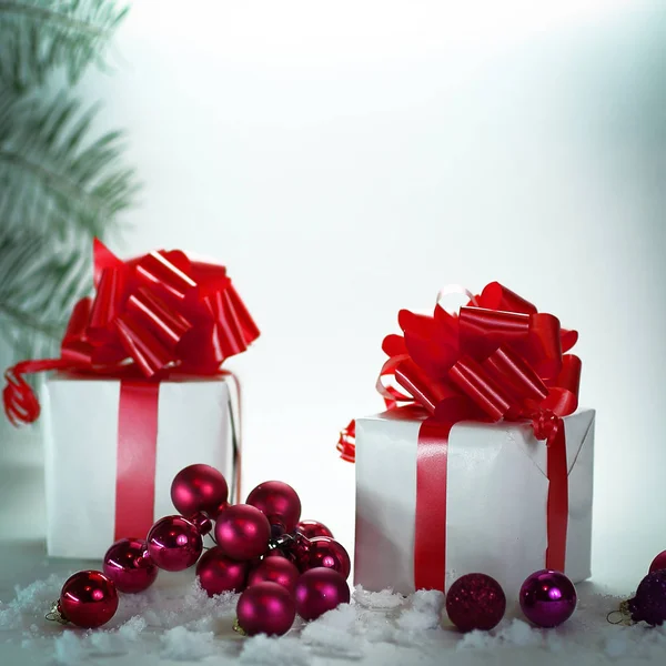 Gift box .isolated on Christmas background — Stock Photo, Image