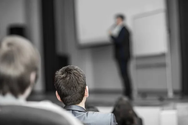 Zuhörer Business-Kurse, sitzen in Vorlesungen in modernen Konferenzraum — Stockfoto