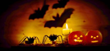 Cadılar Bayramı Balkabağı kafa jack fener ahşap arka planda