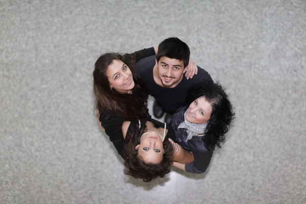 Retrato da equipe de negócios bem sucedida no fundo do escritório . — Fotografia de Stock