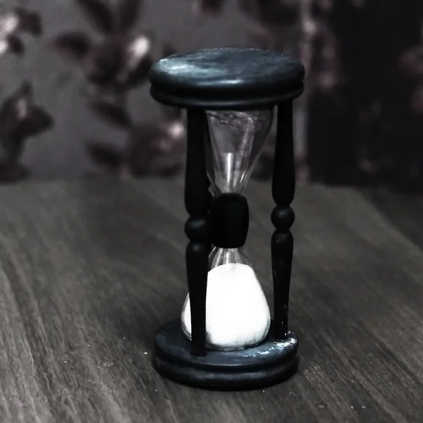 Sandglass, hourglass or egg timer on wooden floor with shadow showing the last second or last minute or time out. — Stock Photo, Image