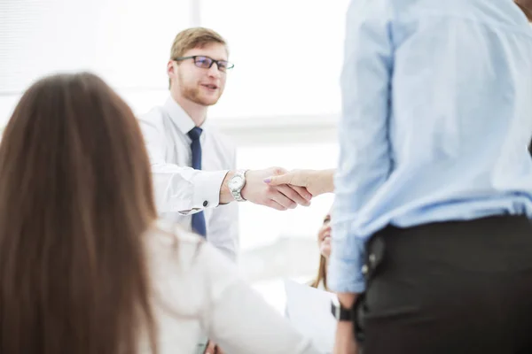 Bank Manager and the customer shake hands after signing a lucrative contract — Stock Photo, Image