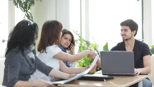 Handshake colleagues sitting at the workplace. — Stock Photo, Image