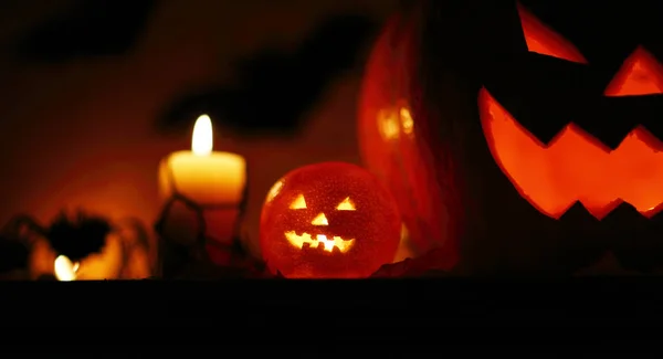 Dynia halloween ze straszną twarzą — Zdjęcie stockowe