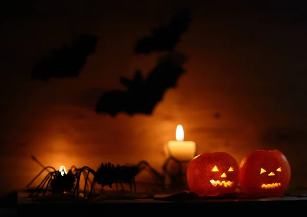 Halloween-Kürbis mit gruseligem Gesicht — Stockfoto