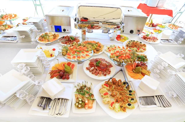 Serviciu set de mese de catering cu argintărie și sticlă — Fotografie, imagine de stoc