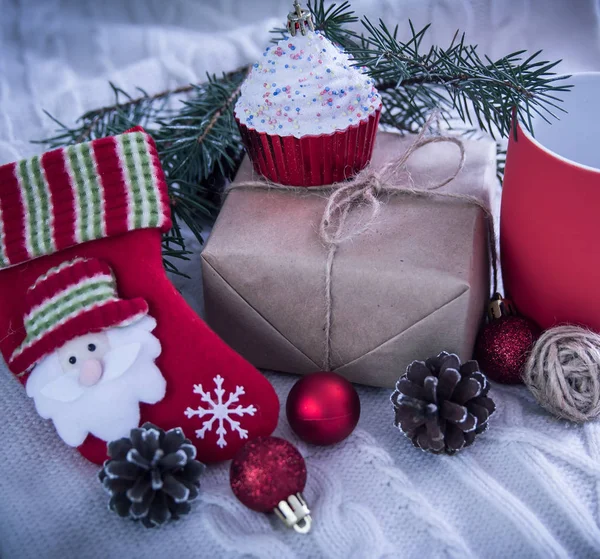 Regali carini per Natale su sfondo bianco — Foto Stock