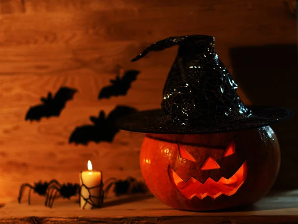 Zucca di Halloween con viso spaventoso — Foto Stock