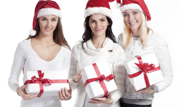 Grupo de estudantes do sexo feminino em traje de Papai Noel com presentes de Natal — Fotografia de Stock