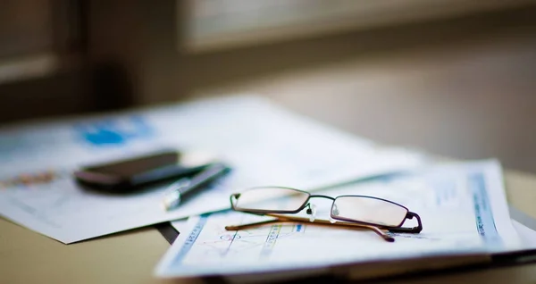 Negocio de análisis financiero del lugar de trabajo — Foto de Stock