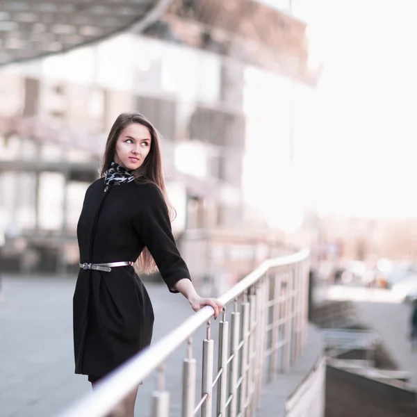 Young business woman on the background of an office building — Stock Photo, Image