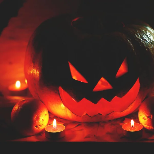 Abóbora halloween com rosto assustador — Fotografia de Stock