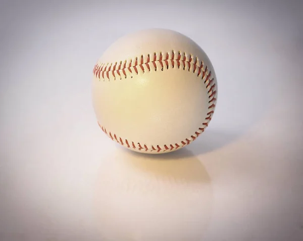 Baseballball. Isoliert auf weißem Hintergrund . — Stockfoto