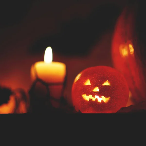 Halloween pumpa med skrämmande ansikte — Stockfoto