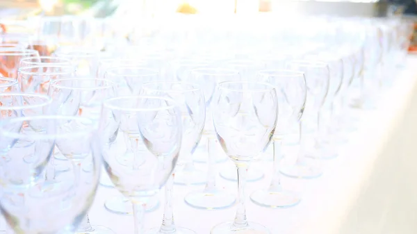 Servicio de mesa de catering con platería y vidrio —  Fotos de Stock