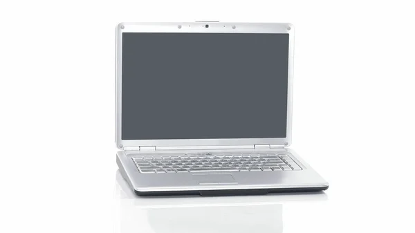Крупним планом відкритий ноутбук. ізольовано на білому тлі — стокове фото