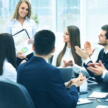 modern ofis, başarılı iş sunma şirketlerinin başarı alkış