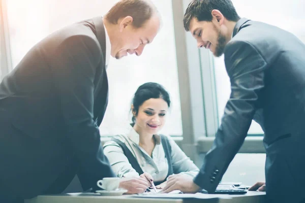 Business team working together achieve better results — Stock Photo, Image