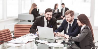 mali kayıtlar ile laptop tasarım emin iş grubunda