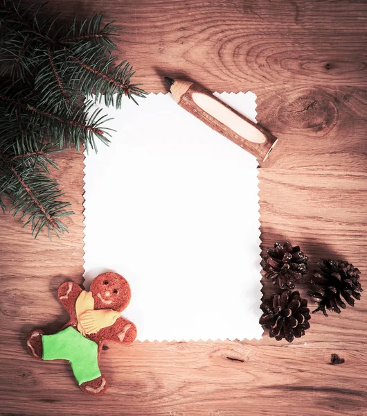 Hoja de papel en blanco en el suelo de madera con un lápiz —  Fotos de Stock