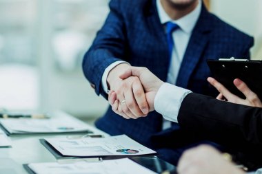sonra tartışma finansal anlaşmanın karşılıklı iş ortakları
