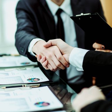 sonra tartışma finansal anlaşmanın karşılıklı iş ortakları
