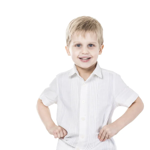 Porträtt av en glad fem-årig pojke på vit bakgrund — Stockfoto