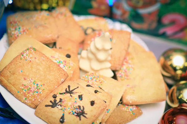 Closeup.homemade печенье за рождественским столом . — стоковое фото