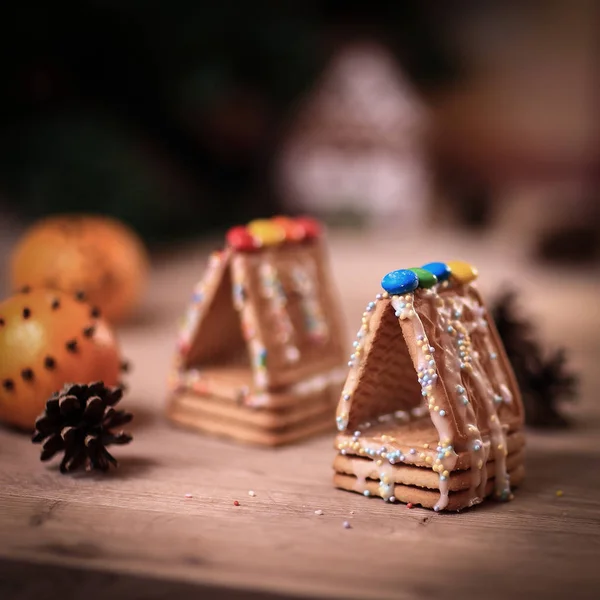 Weihnachtsküche. Hintergrundbild Cookies und Orangen auf der — Stockfoto