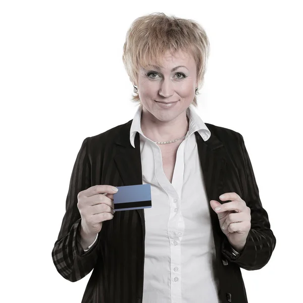 Femme d'affaires réussie montrant carte de crédit .isolated sur blanc — Photo