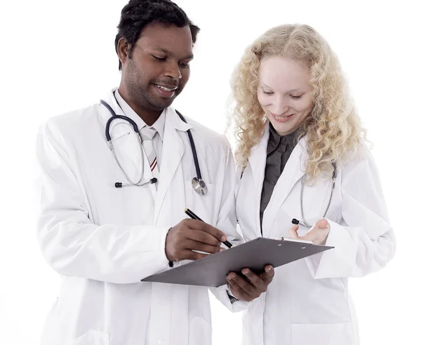 Dos doctores discutiendo un diagnóstico de pacientes — Foto de Stock