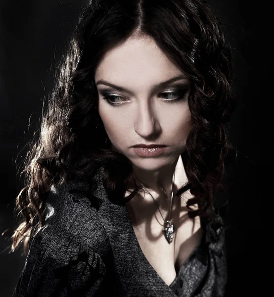 Portrait of a sad young woman sitting on the floor — Stock Photo, Image