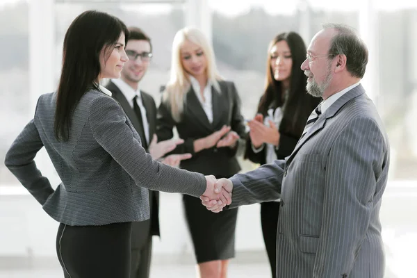 Handshake ženy, podnikatel a podnikání — Stock fotografie
