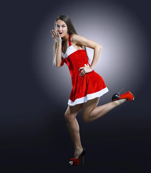 Joven modelo femenina vestida como Santa Claus posando para la cámara . —  Fotos de Stock