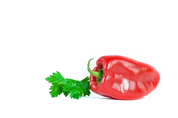 Pimentão maduro e um ramo de salsa. Isolado em um branco — Fotografia de Stock