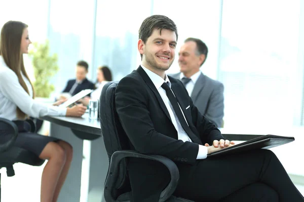 Business man at office with his business team working behind — Stock Photo, Image