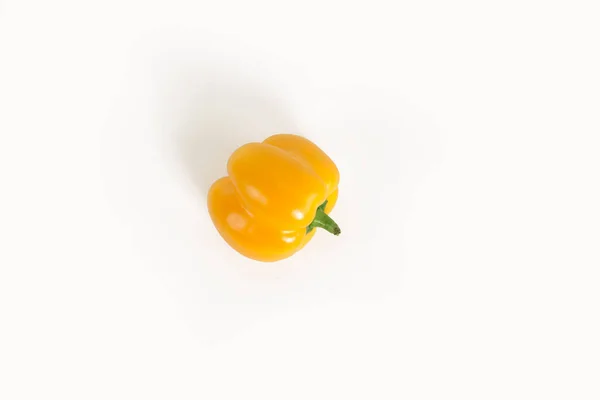 Pimiento dulce amarillo .isolated en un blanco —  Fotos de Stock